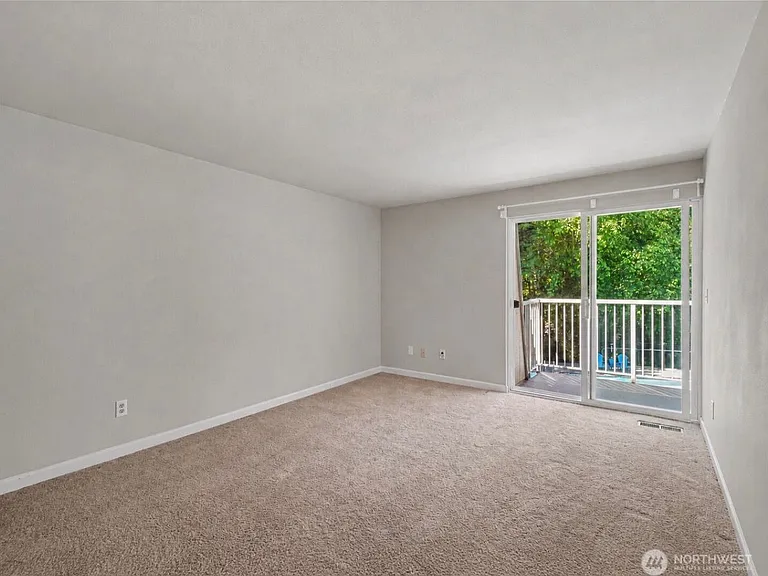 9905 NE 124th St — Photo 22