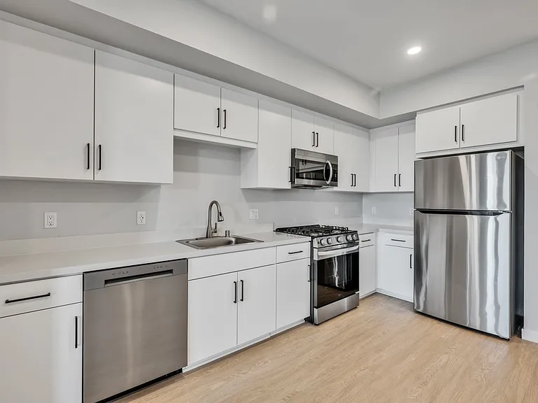 Downtown Ontario Luxury Apartments — Photo 58