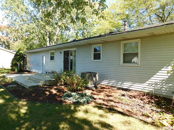 5th image of 334 Woodlark St