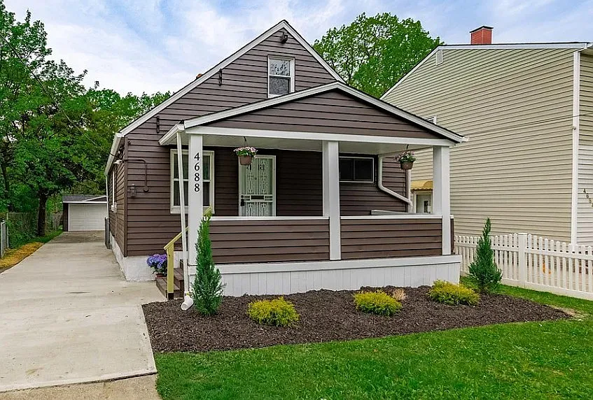3 bed, 1.5 bath, 1171 sqft, $2,000 — Photo 1