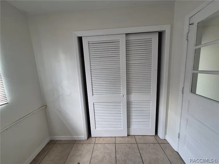 11 S Barbour St — Photo 16
