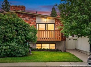 6407 N 34th Ave NW, Calgary, AB T3B1M9