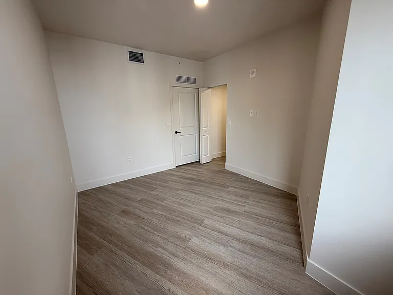 Bay Pointe Apartments — Photo 52