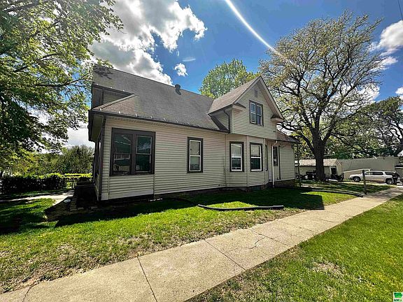 3rd image of 121 Cecelia St