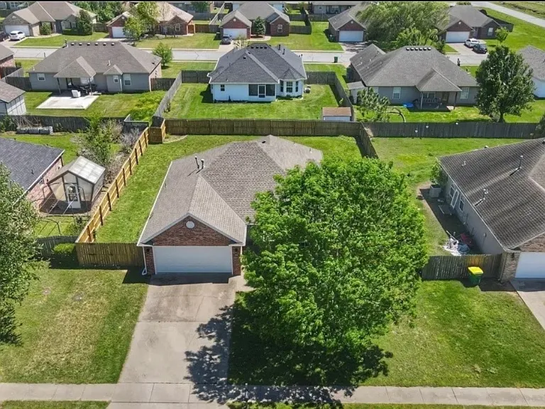 550 Bonanza St — Photo 3