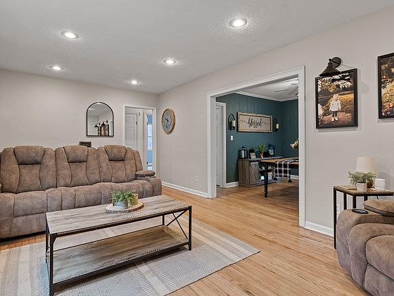 5th image of 601 S Germantown Rd