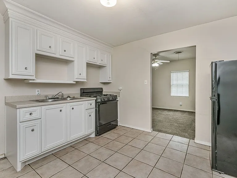 819 N Apache St — Photo 7
