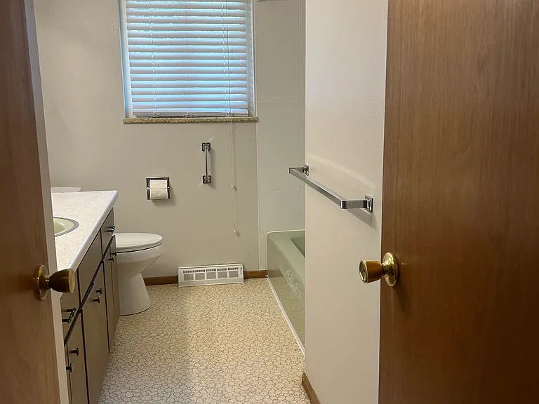 Updated bathroom, with new surround