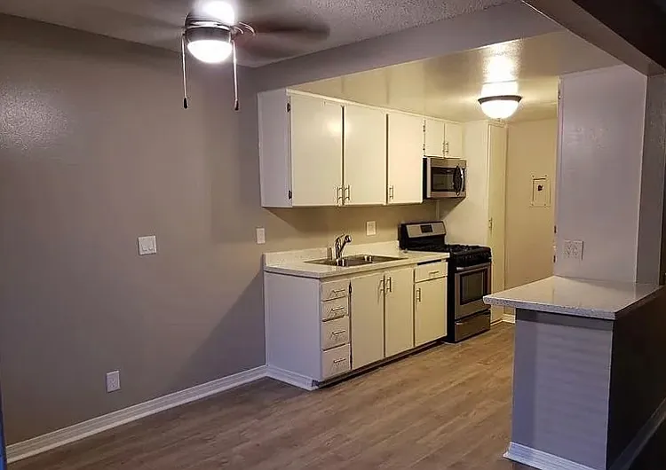 1 bed, 700 sqft, $2,300 — Photo 3