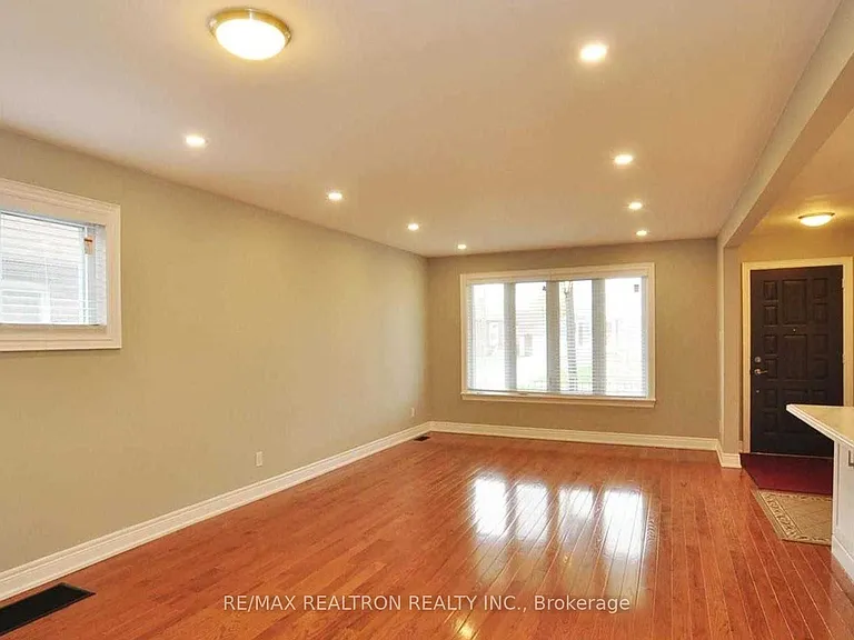 17 Crosland Dr #MAIN FL — Photo 8