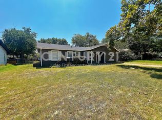 105 SW Taylor St, Burleson, TX 76028