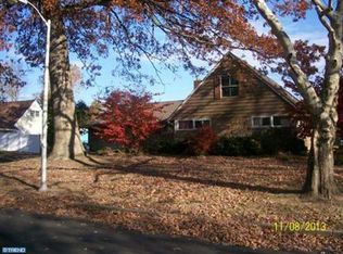 29 Roving Rd, Levittown, PA 19056