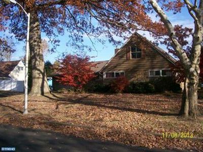 29 Roving Rd, Levittown, PA, 19056