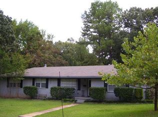 1202 Woodland Dr, Palestine, TX 75801