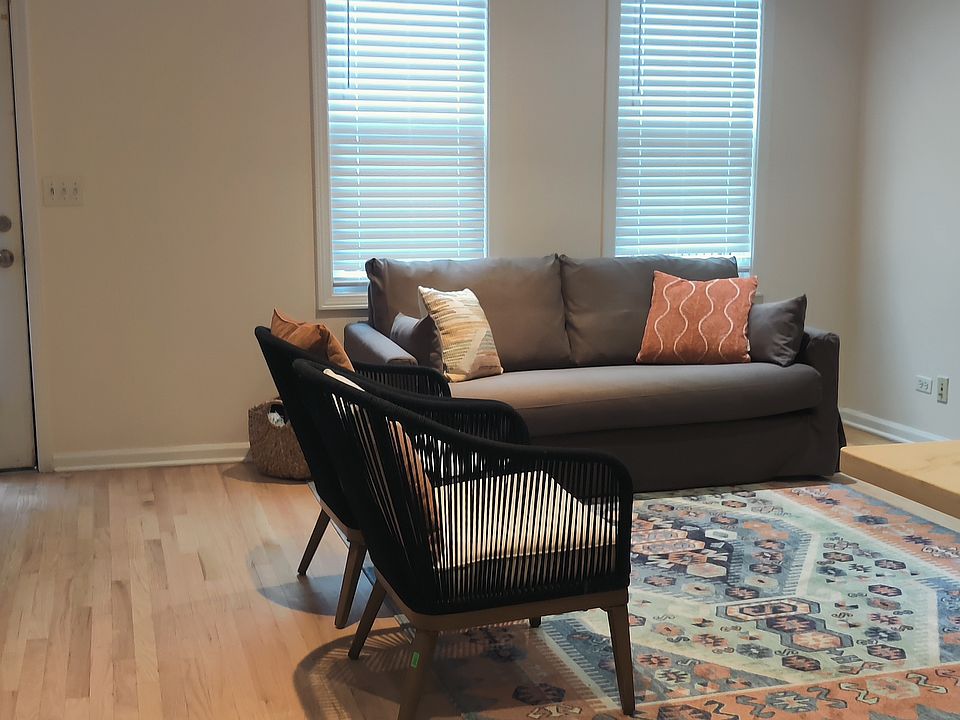 Living Room features 45" smart TV