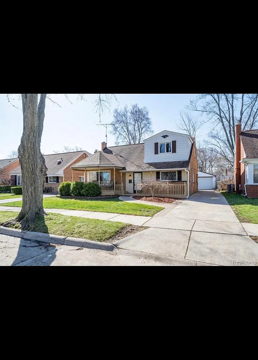 4 bed, 2.5 bath, 1900 sqft, $2,500 — Photo 1