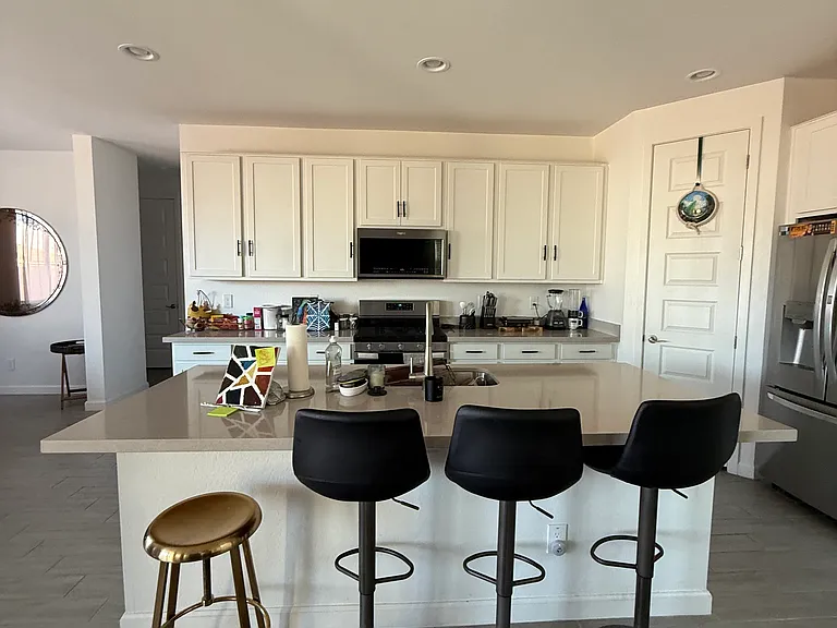 5618 W Alta Mesa Ave — Photo 4