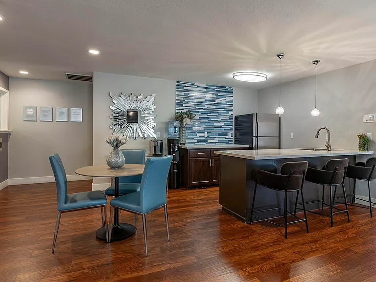 Portofino Apartments — Photo 31