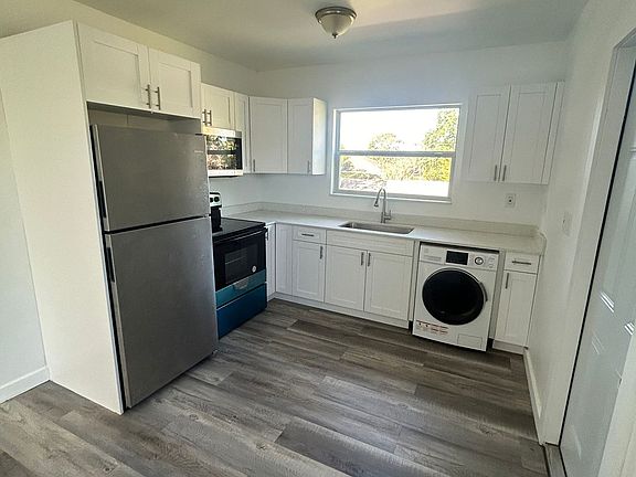 2nd image of 214 SW 4th St #C