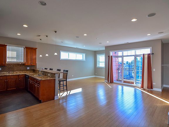 5th image of 4006 N Kilbourn Ave #A5