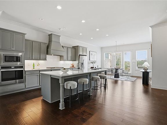 5th image of 1910 Skyfall Cir