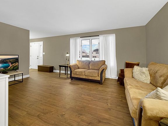 2nd image of 10392 Olcott Ave