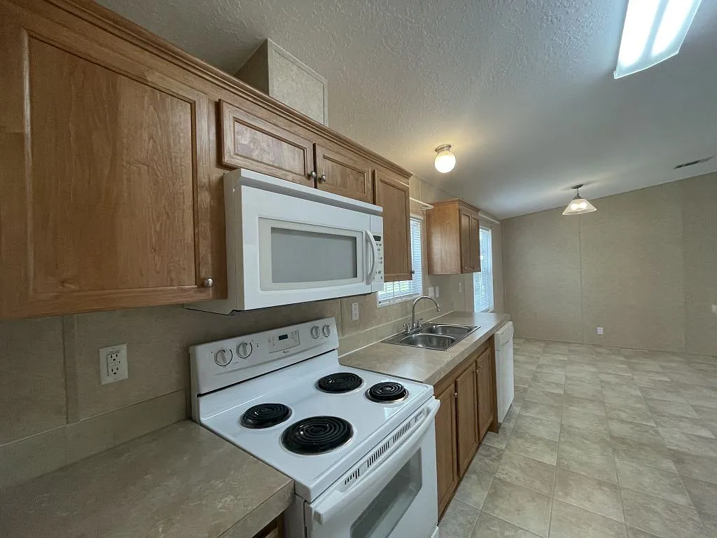 3 bed, 2.0 bath, 1232 sqft, $1,499 — Photo 4