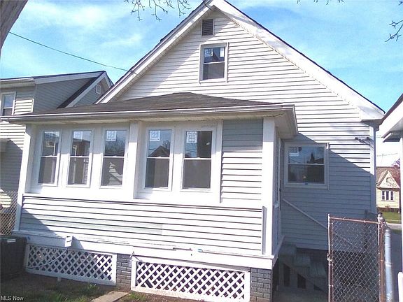 5th image of 5613 Northcliff Ave