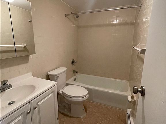 4th image of 24-14 31st St #2B