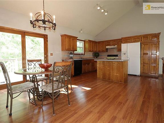 5th image of 1314 Amesbury Ave