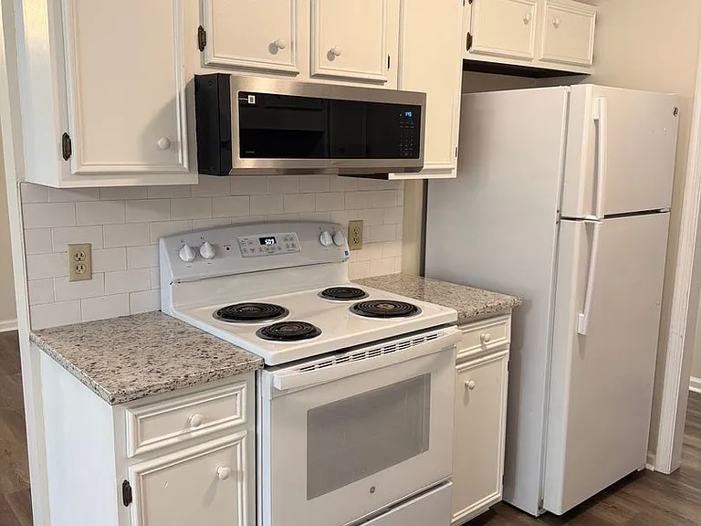 403 Wormwood Ln #C — Photo 3