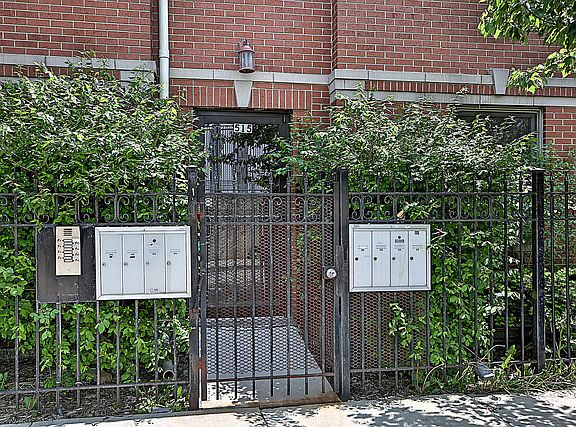 2nd image of 515 S Maplewood Ave APT 1E