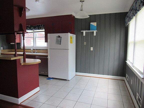 5th image of 325 Woodridge Dr
