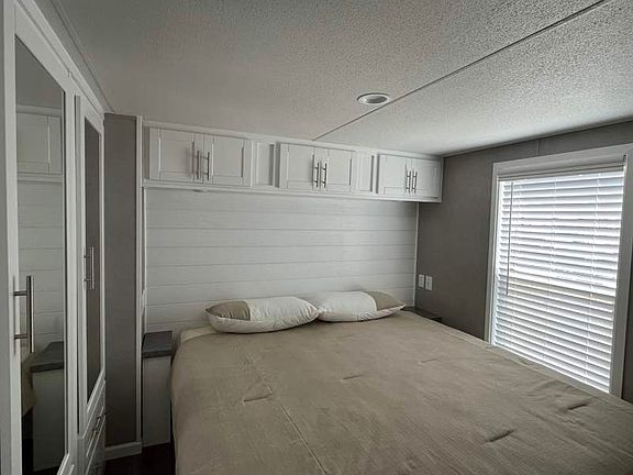 5th image of 1204 Cedar Point Blvd #24