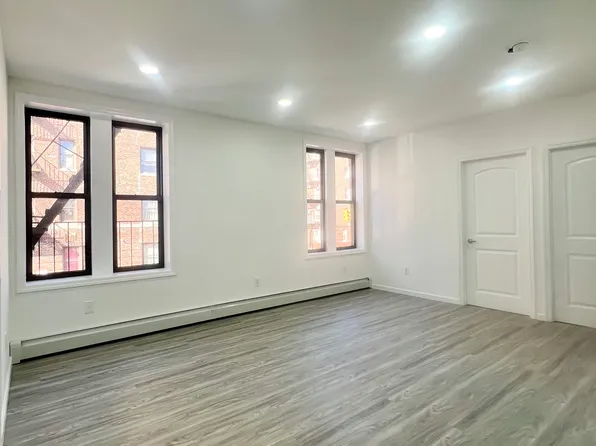 186 Erasmus Street image 1 of 7