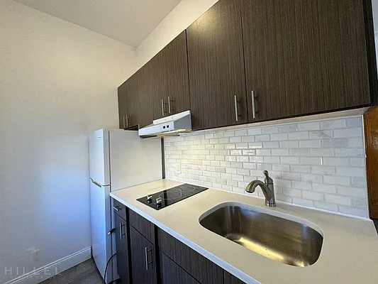 Rented by Hillel Realty Group | media 7