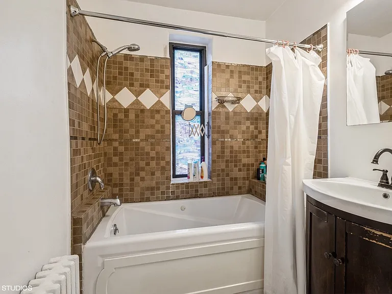 1224 W Chase Ave #1F — Photo 9