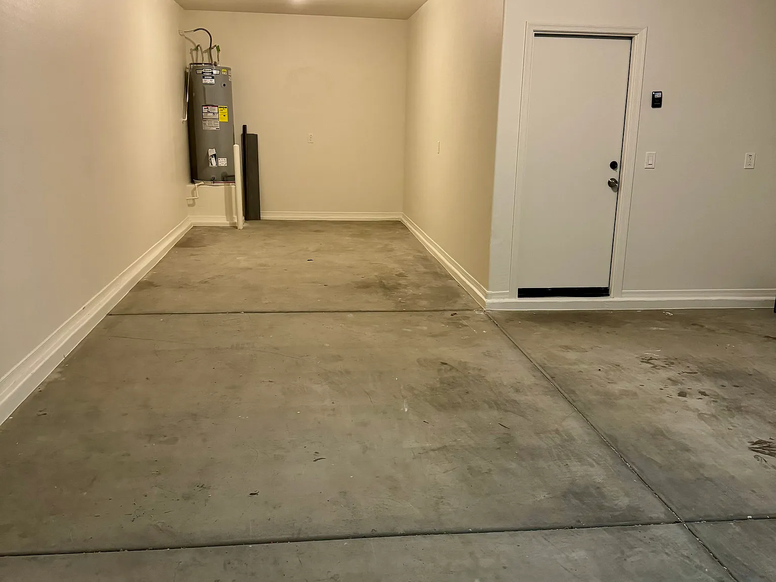 5 bed, 2900 sqft, $2,650 — Photo 2