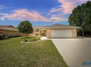 603 Falcon Ave, Harrisburg, SD 57032