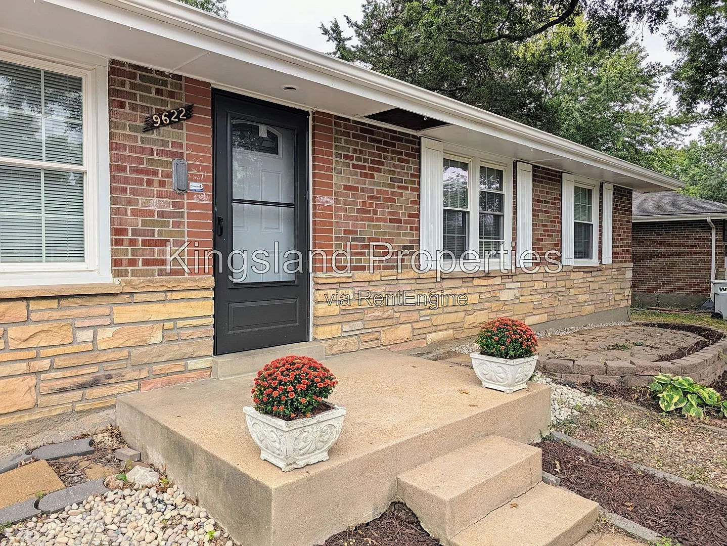 3 bed, 1.0 bath, 975 sqft, $1,400 — Photo 1