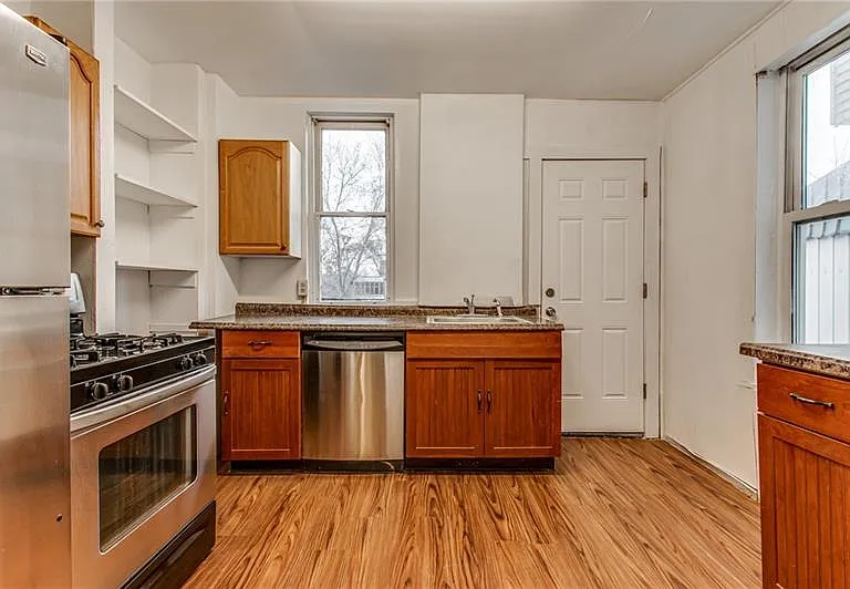354 Ophelia St — Photo 8
