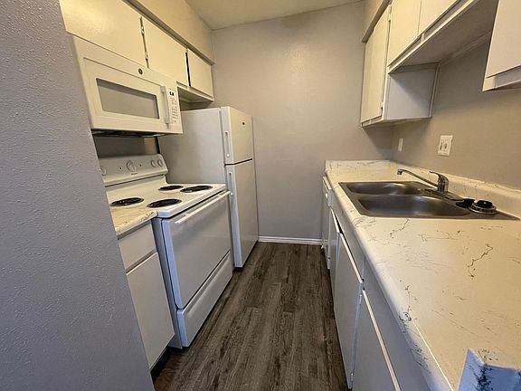 2nd image of 420 Garland Dr #1305