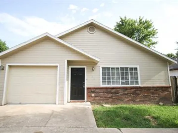 736 W Poplar St, Fayetteville, AR 72703