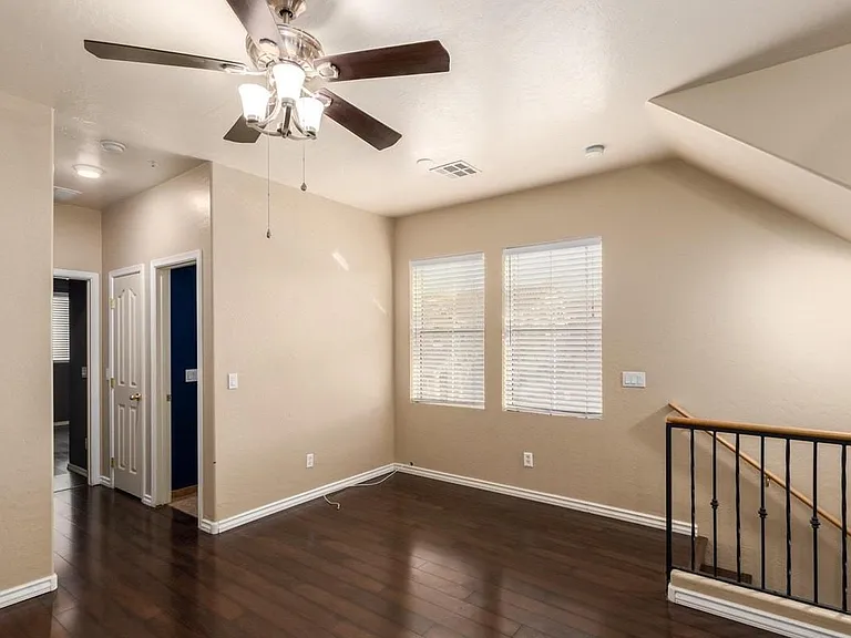 900 W Aspen Way — Photo 16