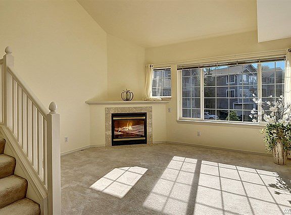 3rd image of 18542 NE 57th St #D18542