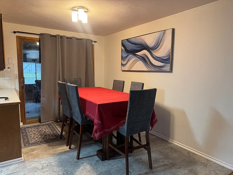 6512 N Royal Dr — Photo 2