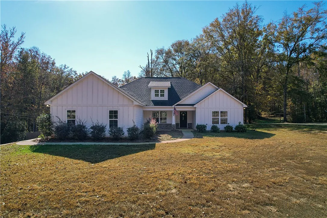 1544 Lee Road 279 photo 1