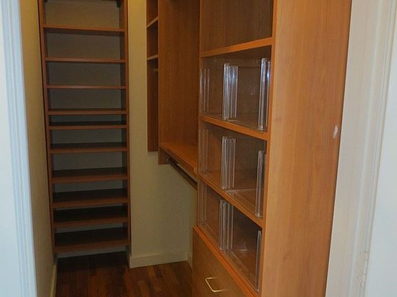 5th image of 400 Oak St APT 6