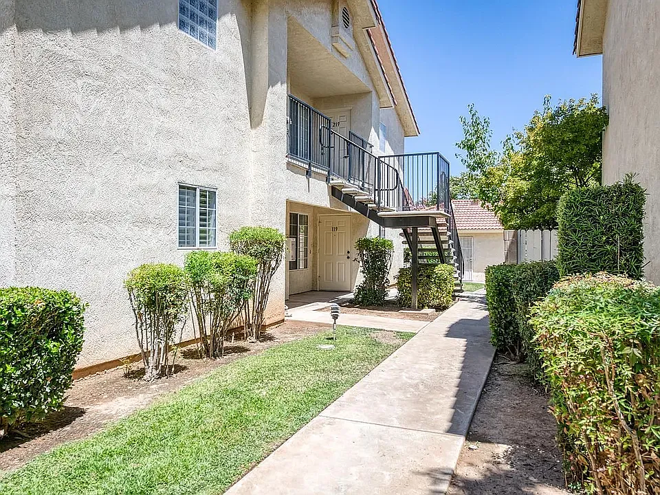 2 bed, 1115 sqft, $1,950 — Photo 2