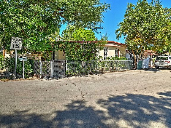 5th image of 13701 NE 20th Ln